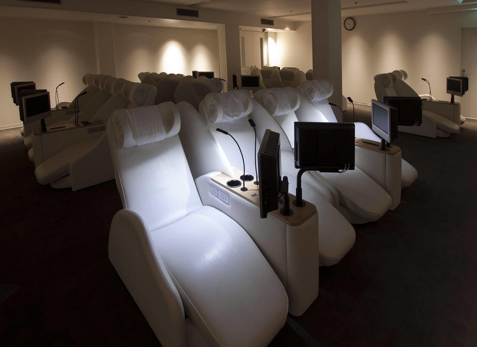 New Japan Capsule Hotel Cabana Ōsaka Exterior foto